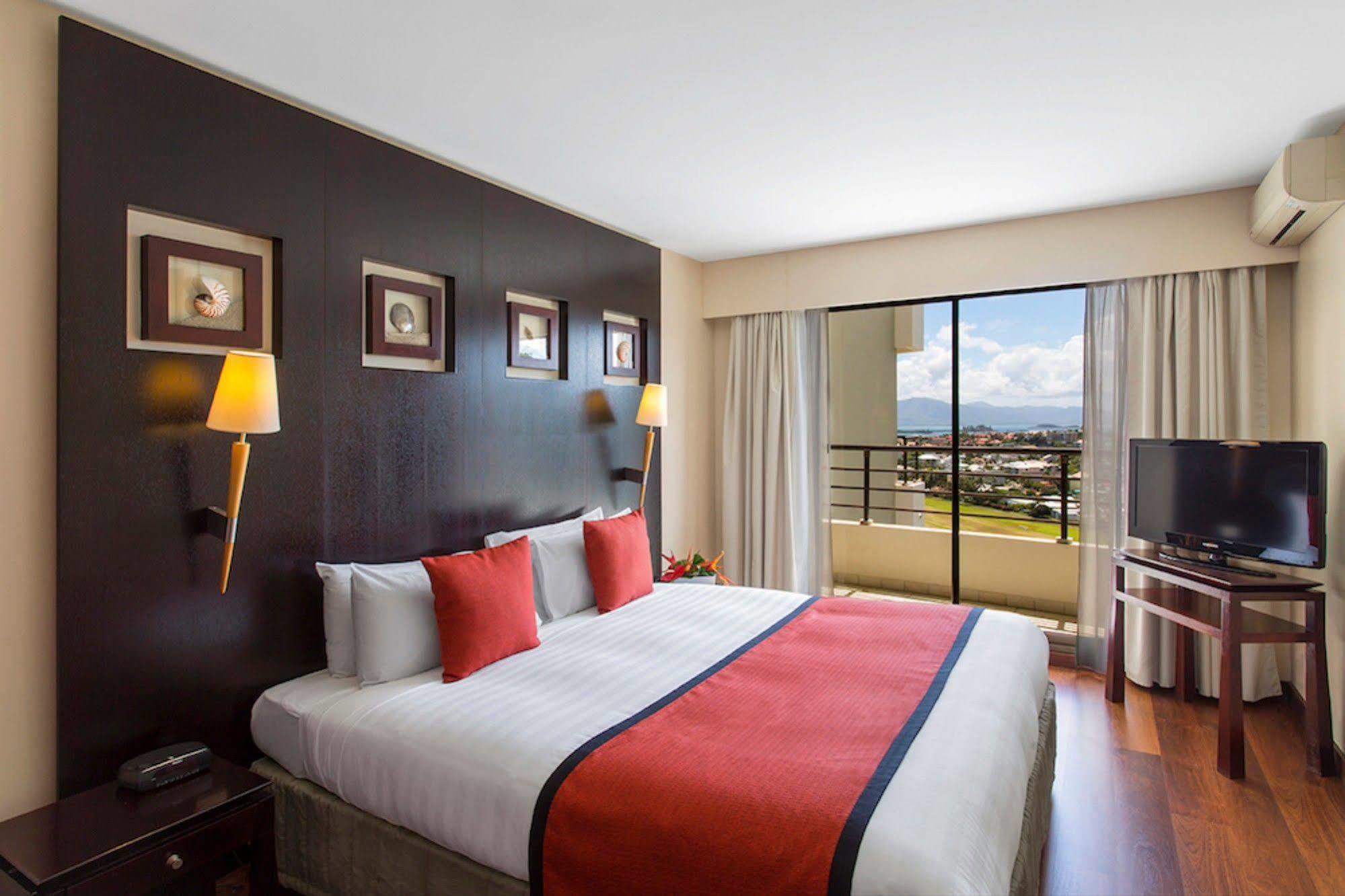 Ramada Hotel & Suites By Wyndham Noumea Esterno foto