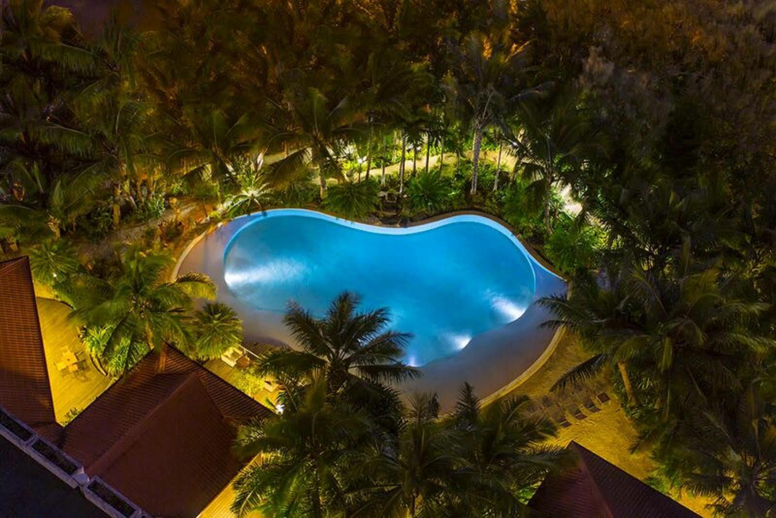 Ramada Hotel & Suites By Wyndham Noumea Esterno foto